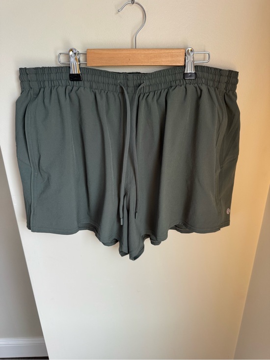 lululemon athletica Pants - NWOT Lululemon Shorts Green 2.5 Inseam Size 14